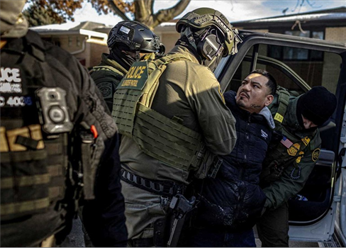 استطلاع: إدارة ترامب تغذي شعور الفوضى لدى الأمريكيين