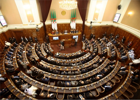 البرلمان الجزائري يوافق على نشر قوات عسكرية في النيجر
