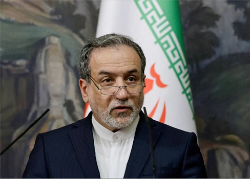 وكالة: طهران تنقل “خطوطاً حمراء” إلى واشنطن تشمل النووي ومضيق هرمز