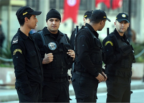 الغارديان: الأزمة السياسية في تونس تتفاقم والأسوء قادم