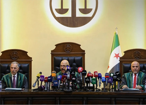 العريان.. من المطاردة إلى منصة القضاء لمحاكمة رموز نظام الأسد