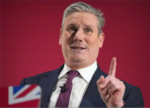 ستارمر يواجه تمرداً داخلياً وأزمة ثقة تهدد الحكومة البريطانية