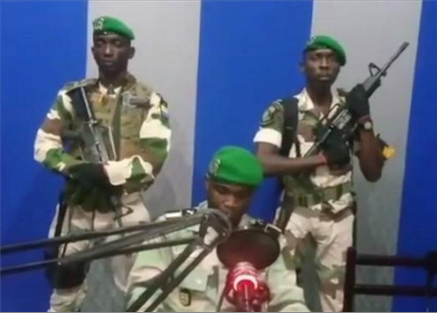 الجيش الغابوني يطيح بالرئيس علي بونغو ويستولي على السلطة