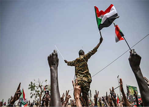 الجيش السوداني يعلن انسحابه من «حوار جدة»