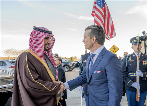 وزير الدفاع السعودي يبحث أمن المنطقة مع نظيره الأمريكي