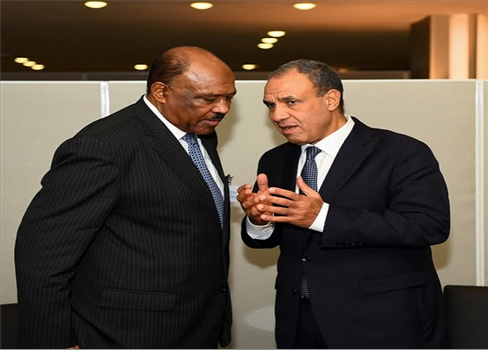 في لقائه بنظيره السوداني عبد العاطي  يشدد على رفض مصر أية محاولات لتقسيم السودان