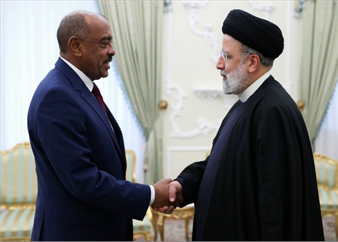 وزير الخارجية السوداني يصل طهران  منهيًا القطيعة بين البلدين