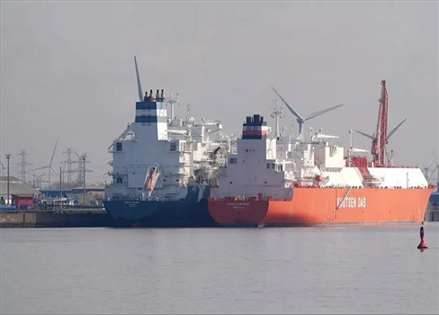 رويترز: الحرس الثوري أوقف ناقلتي غاز مسال قطريتين قبل عبور 