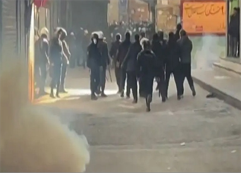 اتساع رقعة احتجاجات في إيران.. وسقوط المزيد من القتلى