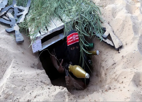 إعلام عبري: اتفاق بين كوشنر ونتنياهو لترحيل 200 مقاتل فلسطيني من أنفاق رفح