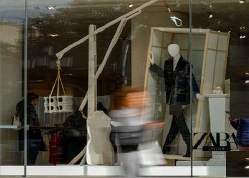 شركة أزياء شهيرة تعتذر .. وتسحب حملة دعائية عدت مسيئة للفلسطينيين