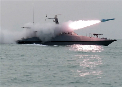 ترامب يهدد بالقضاء على أي سفينة إيرانية تقترب من نطاق الحصار البحري الأمريكي