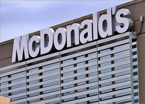 أسهم ماكدونالدز تتراجع بـ 10 مليارات دولار منذ مطلع 2024