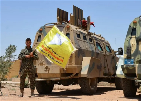 قسد تمنع عشرات الآلاف من مغادرة شرق حلب لاستخدامهم دروعا بشرية