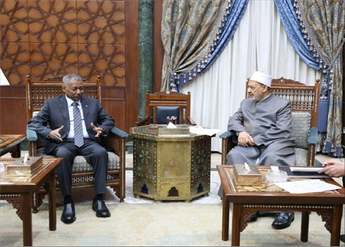 البرهان يدعو شيخ الأزهر لزيارة السودان وتكثيف «‏الدعم الدعوي»