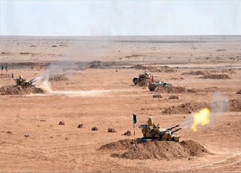 تدريبات عسكرية للجيش المصري بالذخيرة الحية على الحدود الغربية