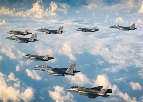 سرب من المقاتلات الإسرائيلية يخترق الأجواء السورية