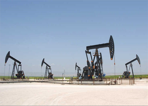 قسد تورد النفط إلى الحكومة المركزية في دمشق