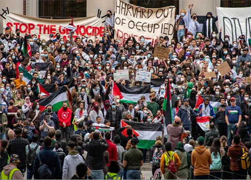 طوفان الاحتجاجات المؤيدة للفلسطينيين يجتاح الجامعات الأمريكية