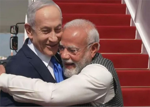 رئيس وزراء الهند يصل 