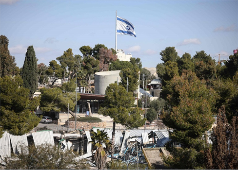 شرطة الاحتلال تهدم مقر الأونروا في القدس