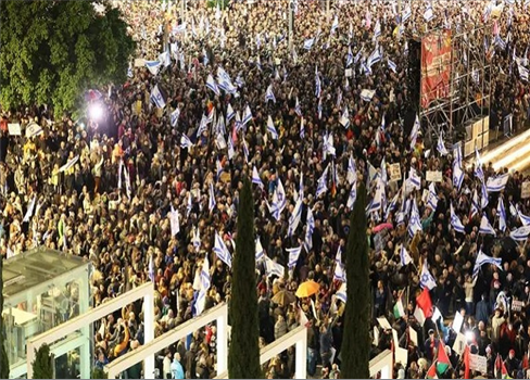 تظاهرات حاشدة لأهالي الأسرى تتوعد بإسقاط نتنياهو