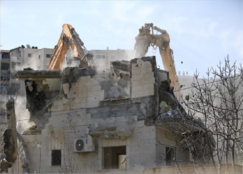 إسرائيل تهدم 25 منزلا بمخيم نور شمس وتشرد عائلاته