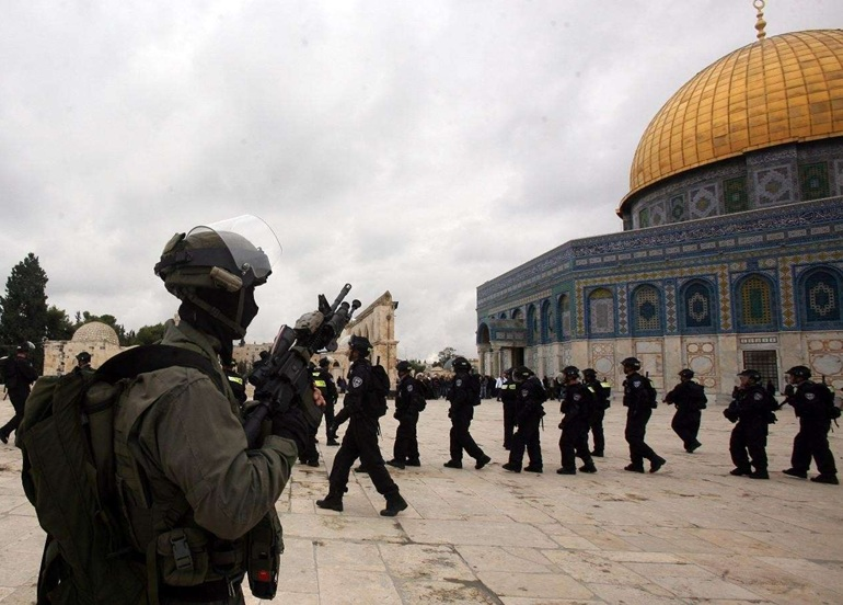 الاحتلال يشدد الحصار على الأقصى والحرم الإبراهيمي