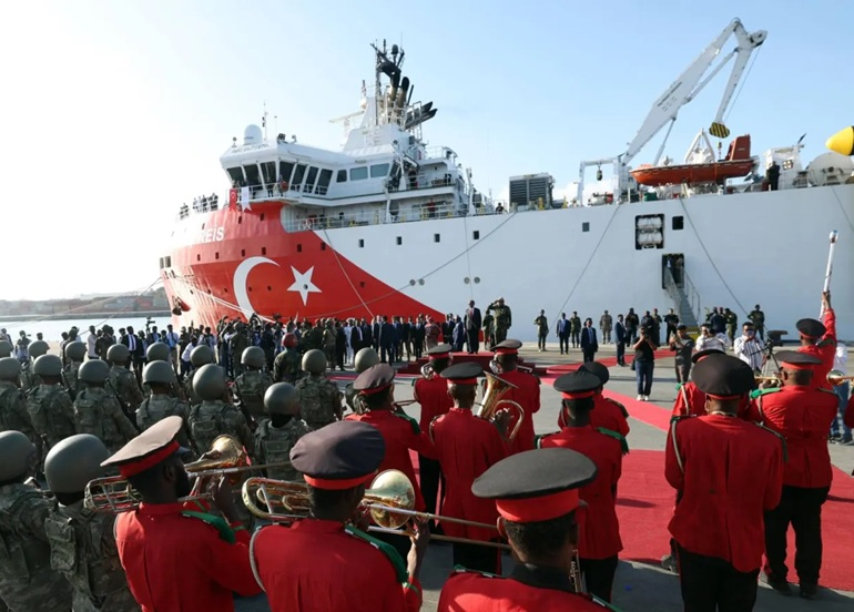 تركيا تدشن أولى عمليات التنقيب عن النفط قبالة سواحل الصومال