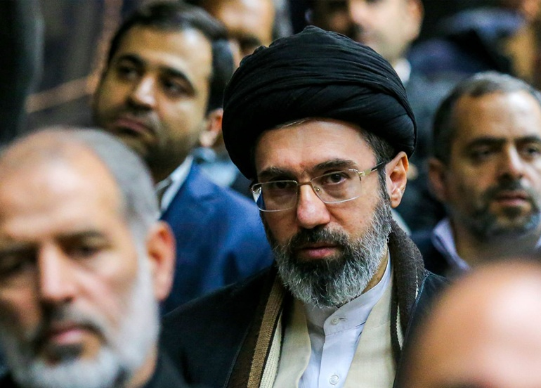 رسائل خامنئي..  تصور إيراني جديد للهيمنة البحرية في الخليج