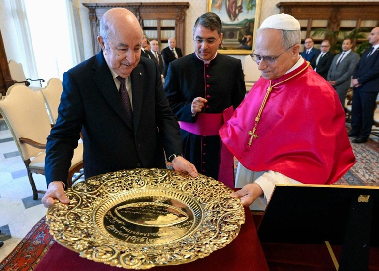 الجزائر.. ترميم الشرعية الدولية من بوابة الفاتيكان