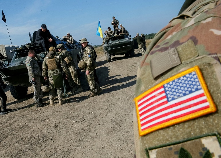 واشنطن تجري مناورات طارئة وترسل أطنان من الأسلحة إلى أوكرانيا