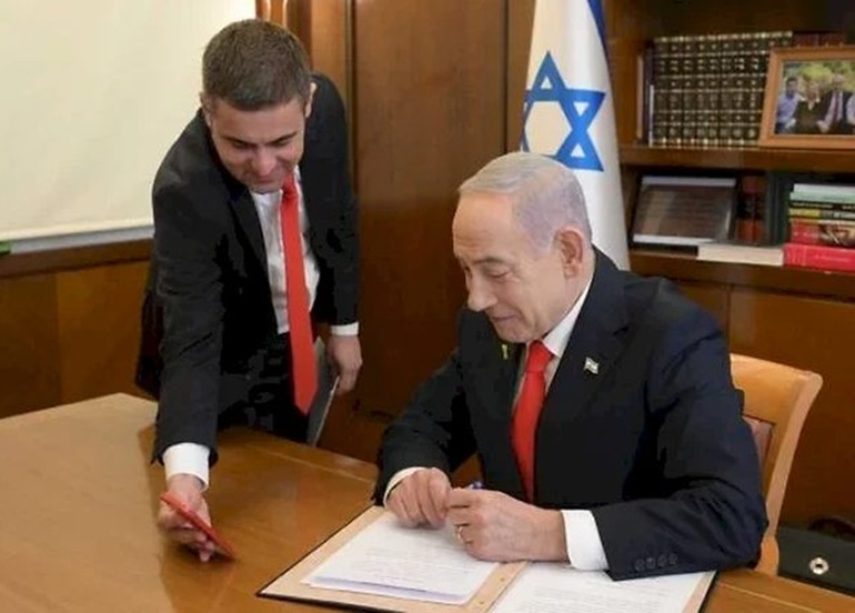 المتحدث باسم نتنياهو يستقيل لأنه شبه اليهود المغاربة أتباع نتنياهو بـــ"القرود"