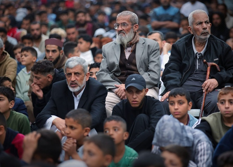 غزة.. تكبيرات العيد تعلو فوق الركام وأصوات المدافع