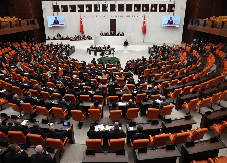البرلمان التركي يوافق على إصلاحات قانونية لدفع خطة سلام مع "العمال الكردستاني"