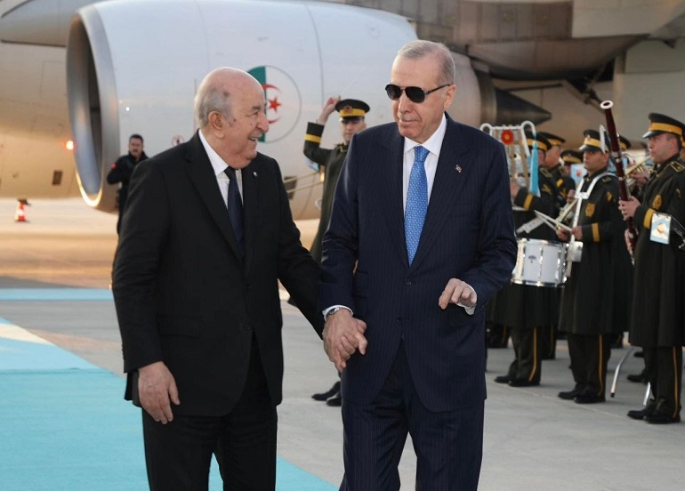 شراكة استراتيجية بين تركيا والجزائر.. أردوغان يستقبل تبون في القصر الرئاسي
