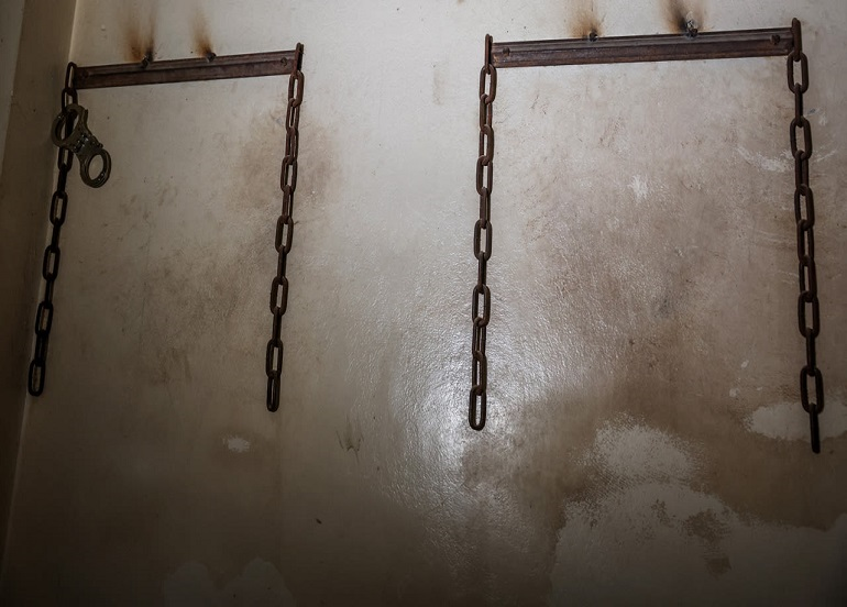 سوريا.. مئات الأطفال المغيبين من أبناء المعتقلين يعدون إلى ذويهم