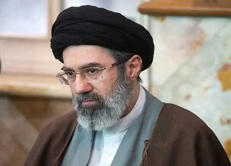 في أول ظهور له .. خامنئي الصغير يتعهد بمواصلة الحرب وفتح جبهات جديدة