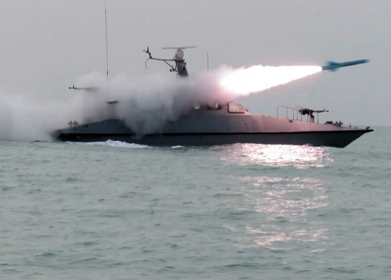 ترامب يهدد بالقضاء على أي سفينة إيرانية تقترب من نطاق الحصار البحري الأمريكي