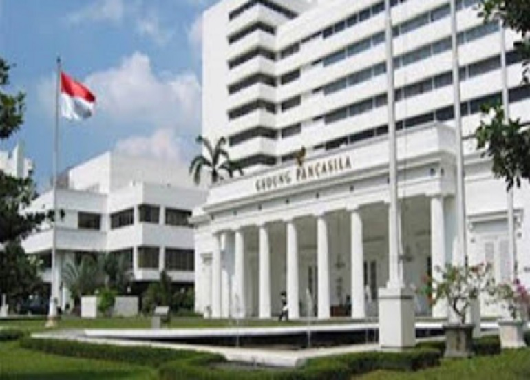 خارجية إندونيسيا تحذر وزارة الدفاع من "ورطة أميركية"