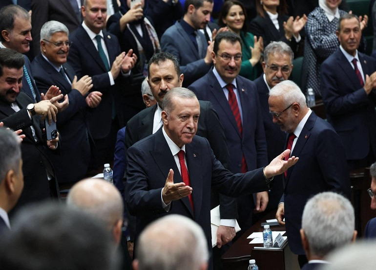 مستشار لأردوغان: من الممكن أن يترشح الرئيس لولاية رئاسية جديدة في انتخابات مبكرة