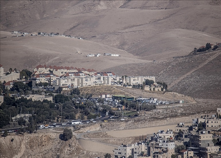 الكيان الصهيوني يعيد إقامة مستوطنة بالضفة الغربية المحتلة بعد 20 عاما من إخلائها