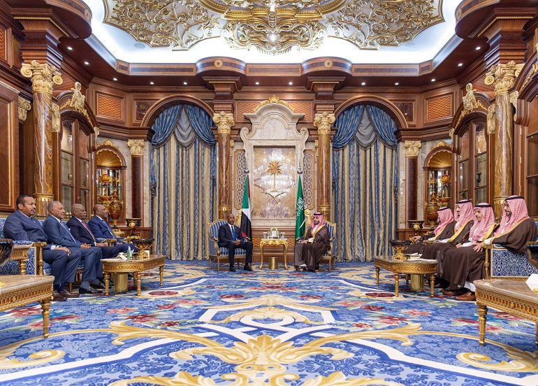 محمد بن سلمان والبرهان يبحثان مستجدات الأوضاع في السودان