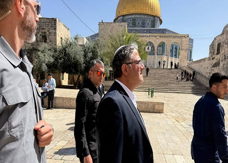 الوزير المتطرف "بن غفير" يقتحم الأقصى ويؤدي طقوسا تلمودية بصحبة مستوطنين